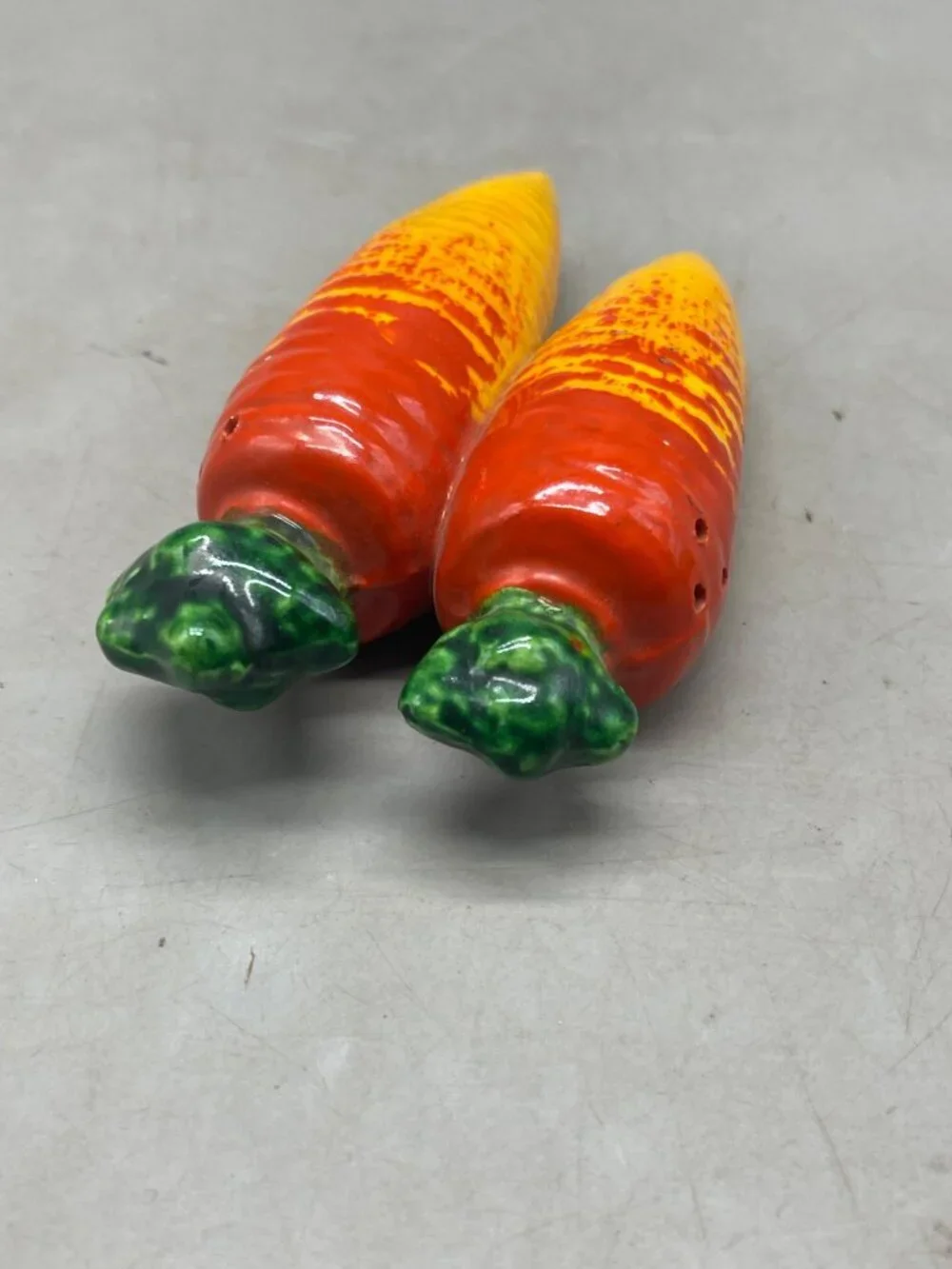 vintage carrot salt pepper shaker yellow orange 1 piece made in Japan 4.5